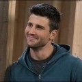 La com�die Eternally Yours avec Parker Young command�e