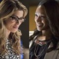 Emily Bett Rickards & Candice Patton sont sexy
