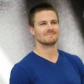 Stephen Amell : Oliver et Laurel / Christian Grey