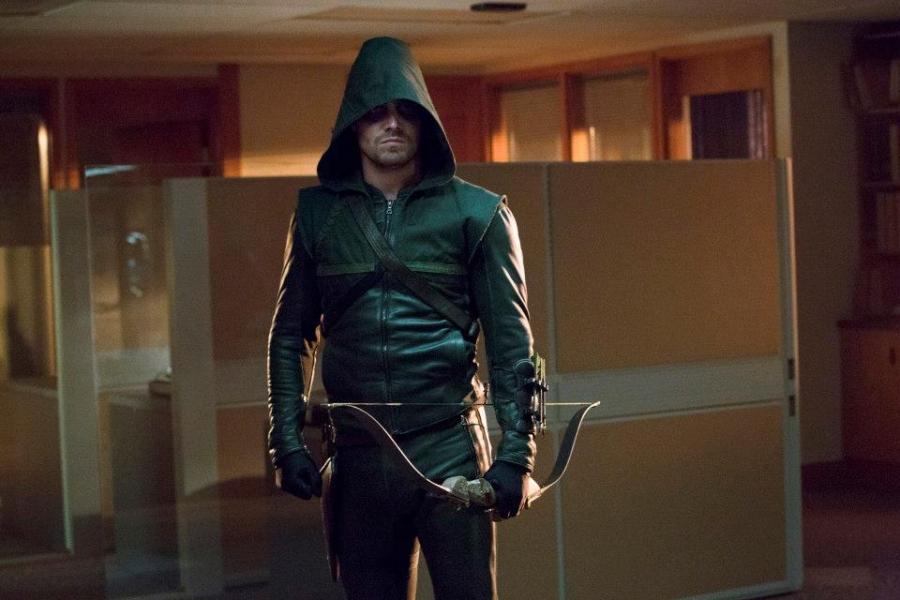 Oliver en costume d'Arrow