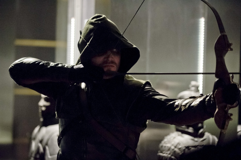 Oliver Queen (Stephen Amell) alias Arrow