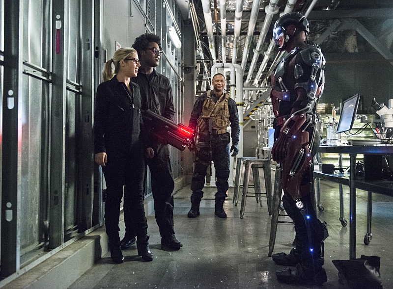 Felicity, Curtis et Diggle retrouvent Ray Palmer (Brandon Routh)