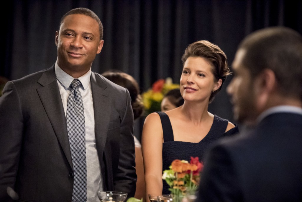 Diggle (David Ramsey) et Lyla (Audrey Marie Anderson)