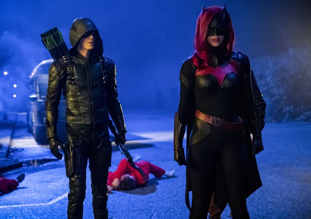 Kate Kane / Batwoman (Ruby Rose) et Arrow (Grant Gustin)