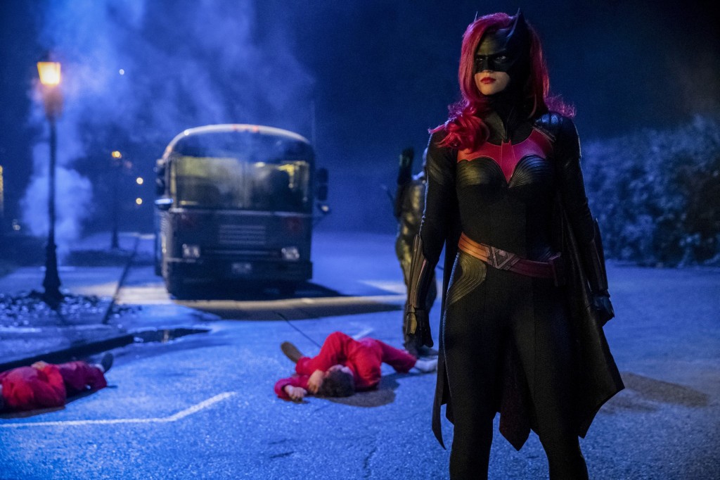 Batwoman (Ruby Rose) arrive à Arkham Asylum