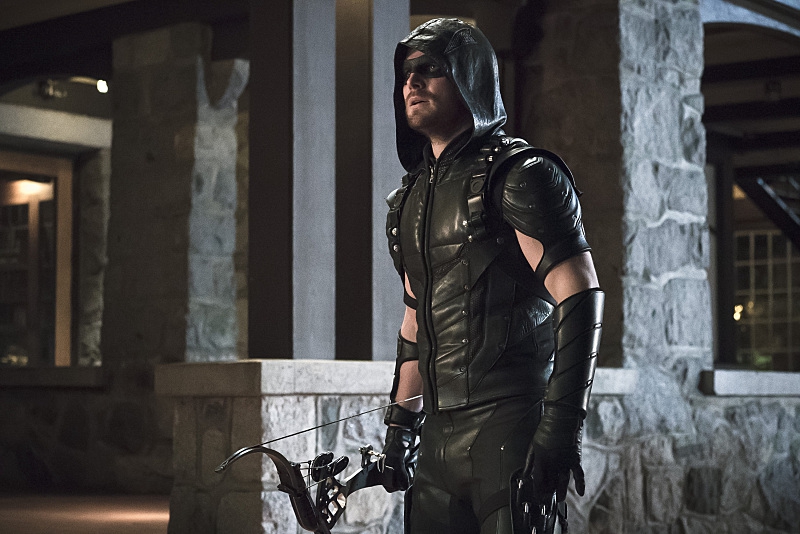 Oliver Queen dans son costume de Green Arrow