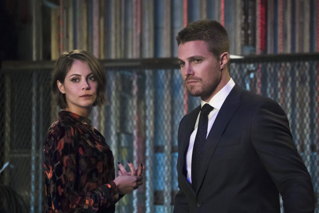 Thea (Willa Holland) et Oliver (Stephen Amell)