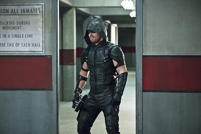 Green Arrow (Stephen Amell) en mission