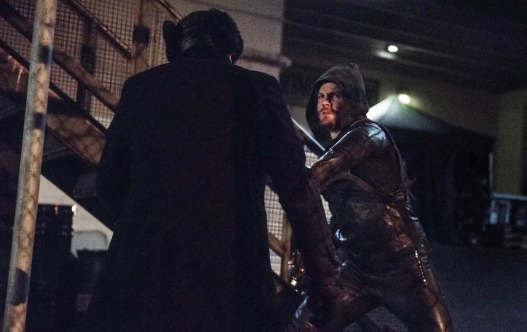 Oliver (Stephen Amell) se bat